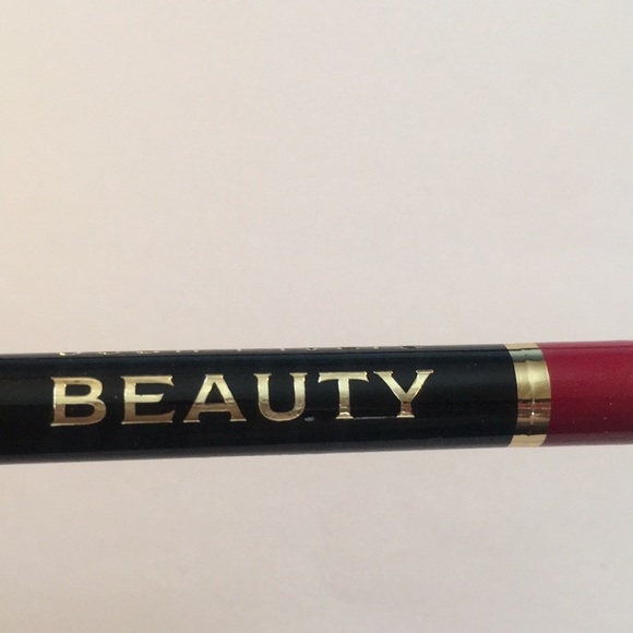 Joan Rivers lip liner “celebration Red!” .04 oz - Picture 6 of 6